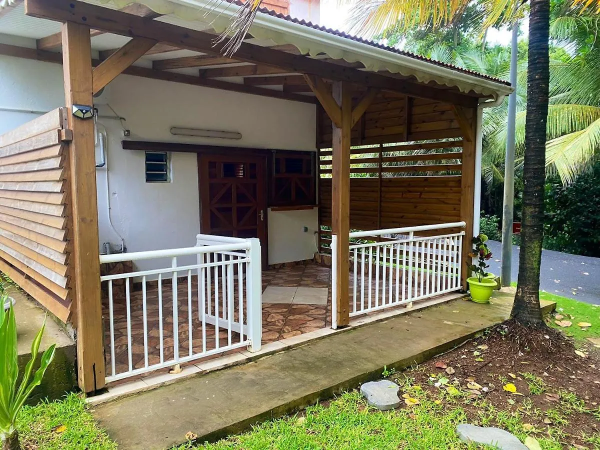 Studio Charmant Avec Vue Sur La Mer A Capesterre Belle Eau De 35 M²